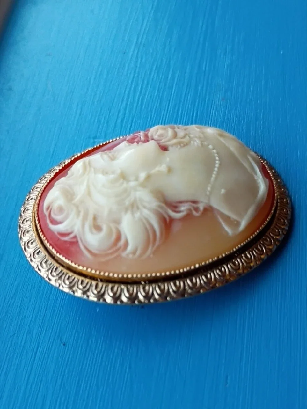 Avon elegant cameo